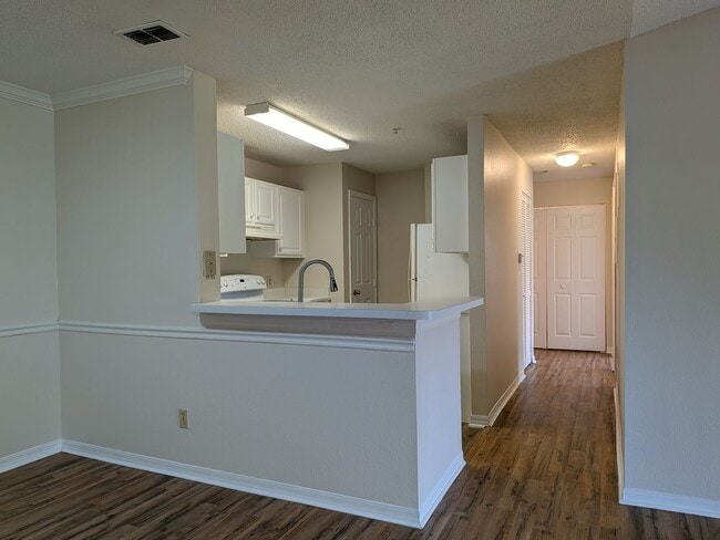 Building Photo - 3/2 Condo, Villas at Lakeside in Oveido