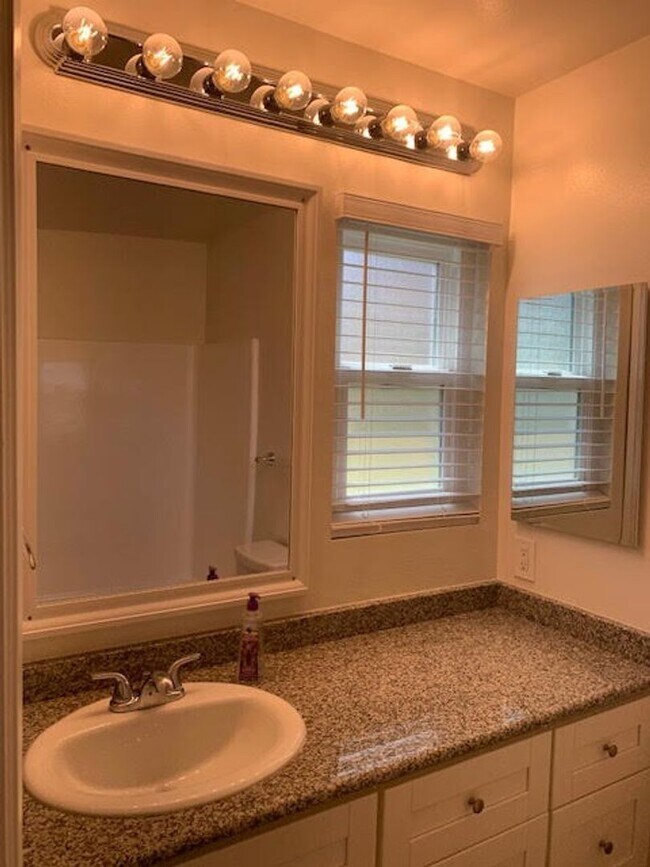 Building Photo - A beautiful Del Mar model for lease in Leisure Village