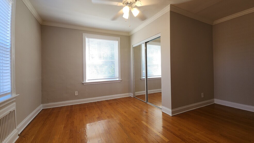 Building Photo - 803 Westwood Dr