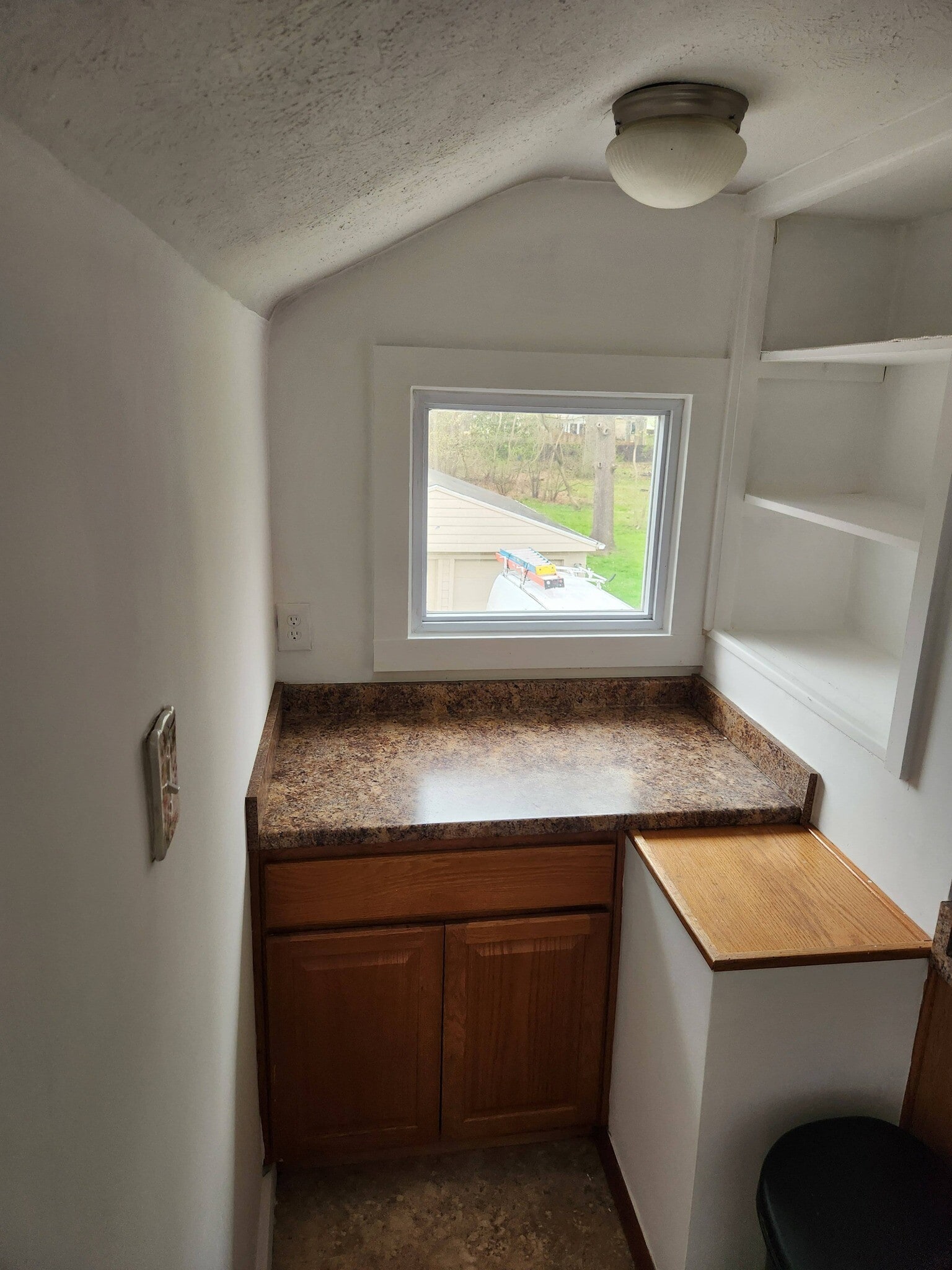 Building Photo - 23246 Alexander Rd