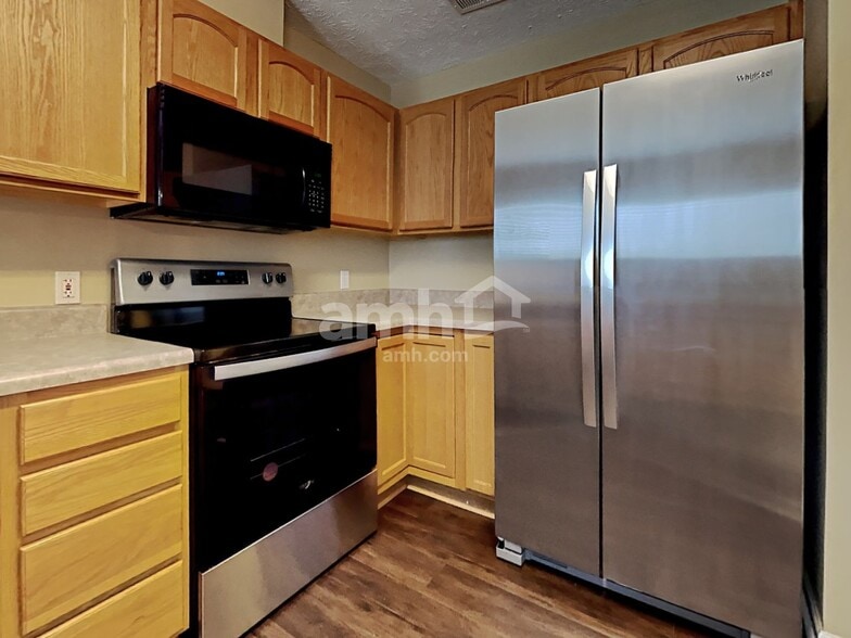 Building Photo - 6100 Glenmay Dr