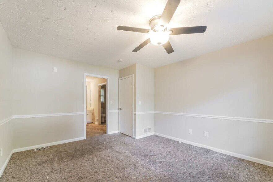 Building Photo - 3008 Cardinal Dr