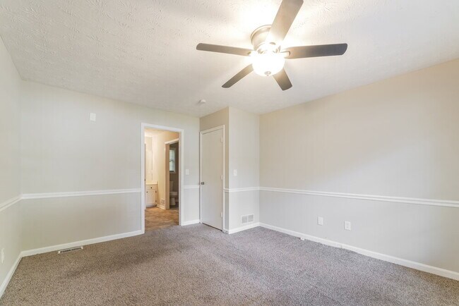 Building Photo - 3008 Cardinal Dr