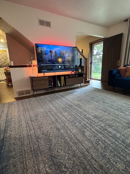 Living room - 2924 Coho St