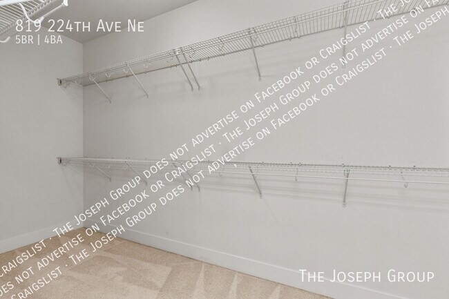 Building Photo - 819 224th Ave NE