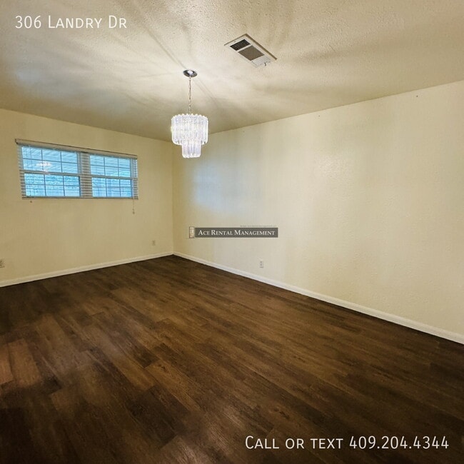 Building Photo - 306 Landry Dr