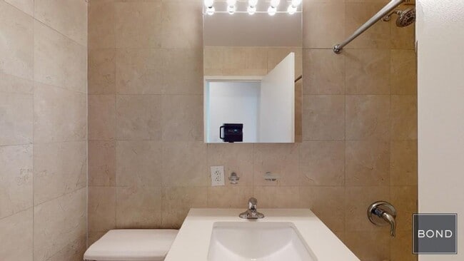 Building Photo - 247 W 87th St