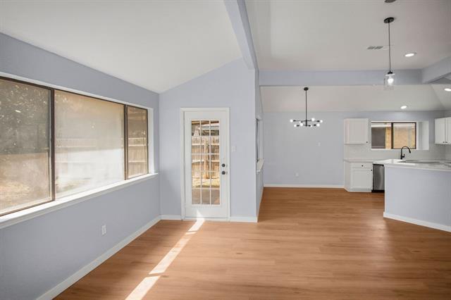 Building Photo - 400 Kalmia Dr