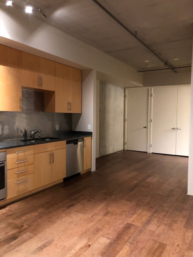 Building Photo - Gorgeous Juhl Loft Unit For Lease