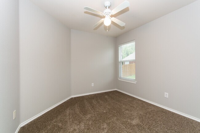 Building Photo - 1413 Gordon Dr