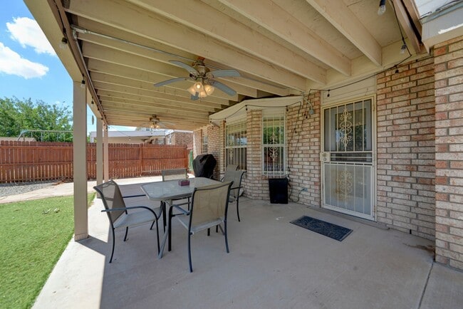 Building Photo - Fully Furnished 3-Bedroom Home Near Petroglyph Monument