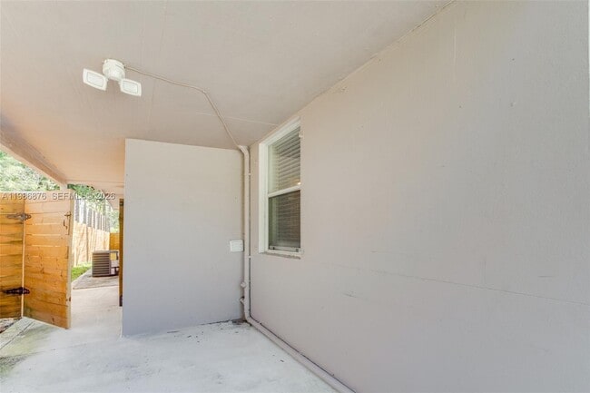 Building Photo - 1632 NW 6th Ave