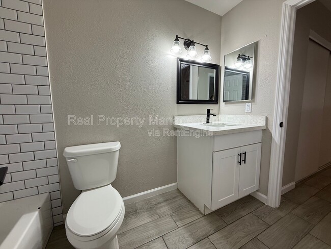 Building Photo - 3302 W Loma Ln