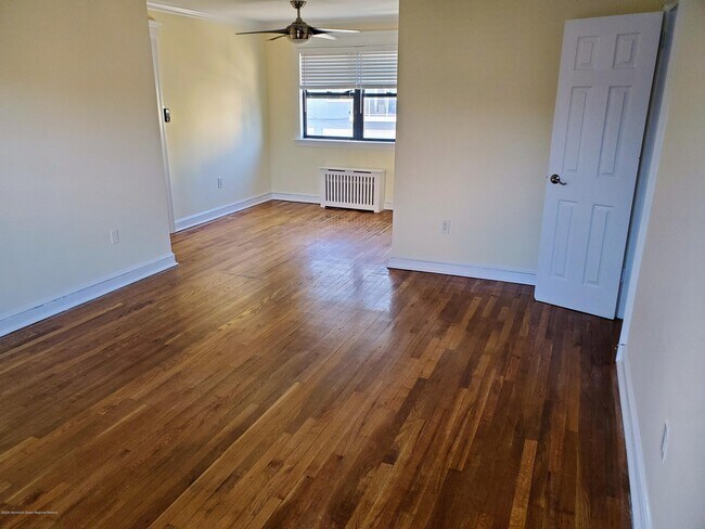 Building Photo - 306 Deal Lake Dr