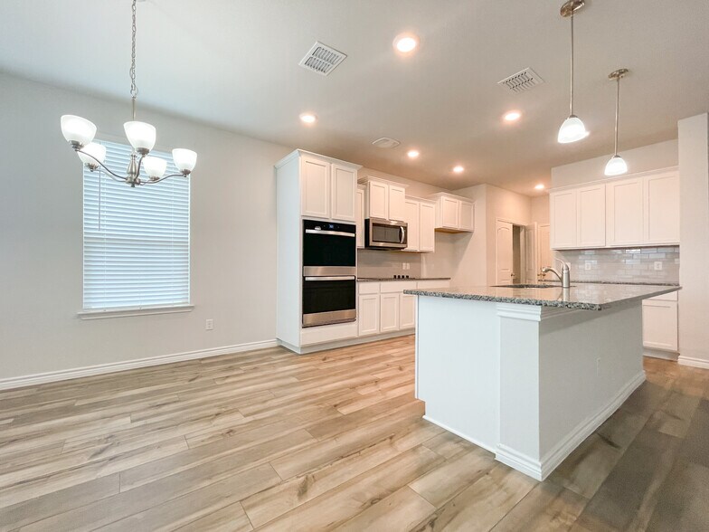 Building Photo - 5700 Foggy Lagoon Dr