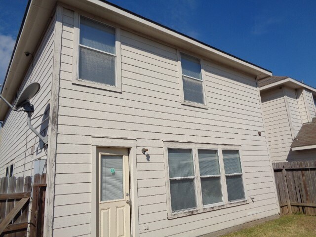 Building Photo - 6440 Mountain Pines Ln
