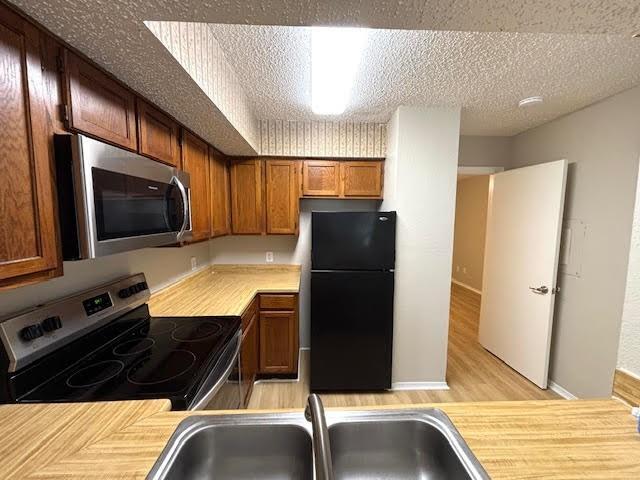 Building Photo - 9833 Walnut St