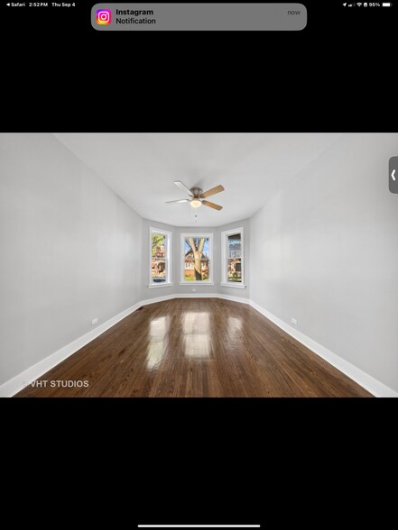 Living room - 7415 S Union Ave