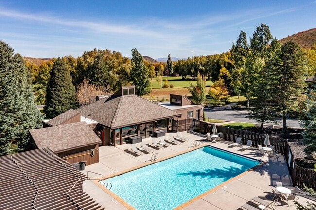 Building Photo - Luxury Condo Retreat at the base of Park C...