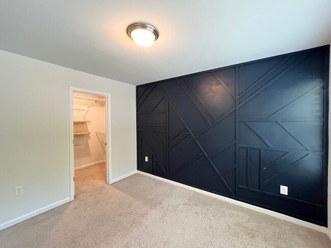 Building Photo - 1005 Longitude Dr