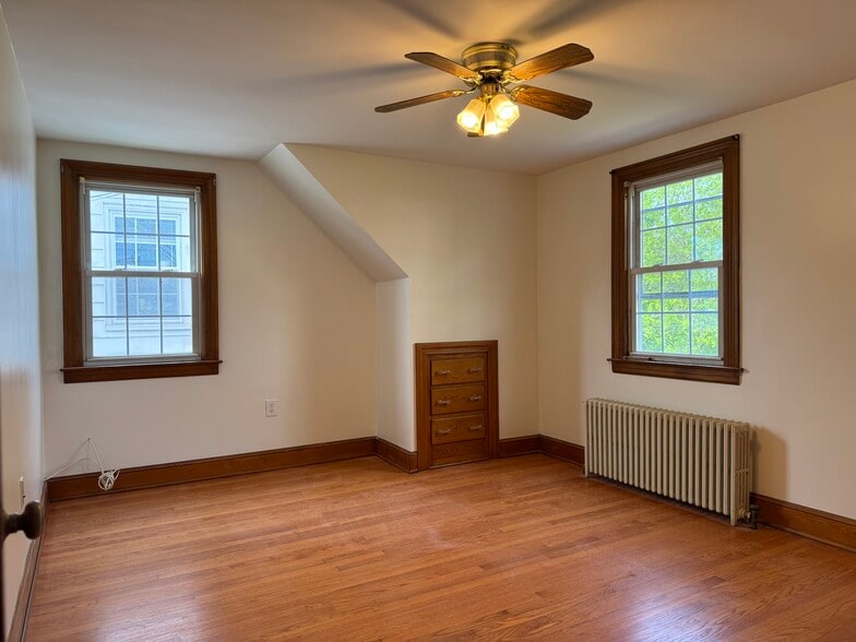 Upstairs 2nd bedroom with closet and built ins - 16 Durant Ter