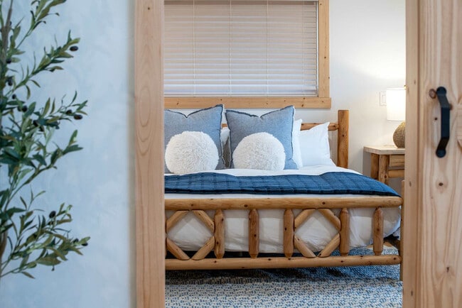 Building Photo - 4535 Roxanne St