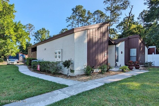 Building Photo - 2511 Whispering Woods Blvd