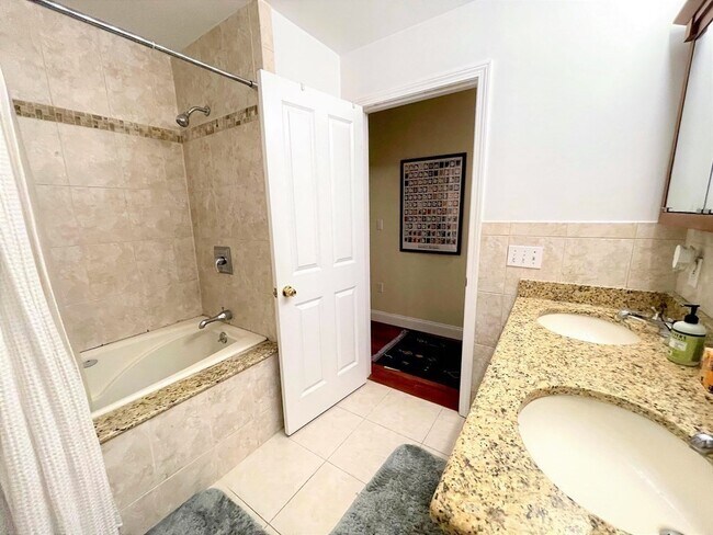 Building Photo - 232 Prospect St