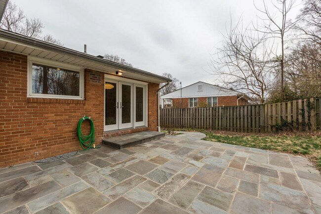 Building Photo - 9718 Holmhurst Rd