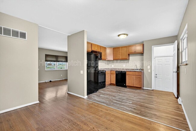 Building Photo - 2 Canary Ct