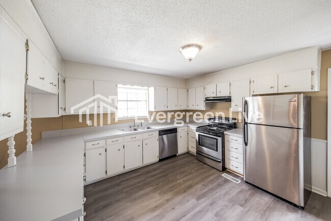 Building Photo - 113 Beasley Dr