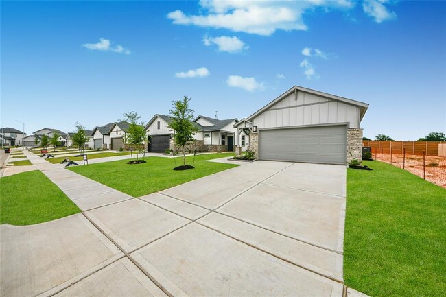 Building Photo - 18010 Whitetail Run Ln