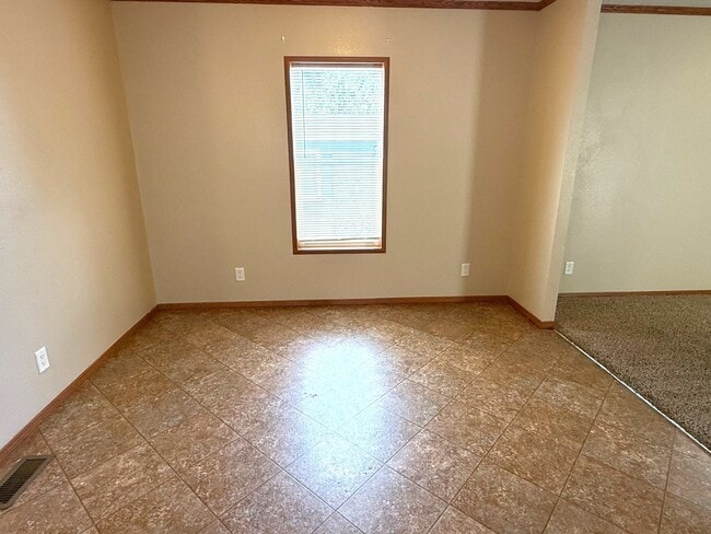 Building Photo - 3 bedroom, 2 bath Mobile Home