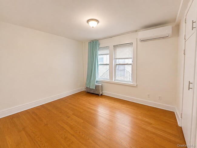 Building Photo - 77-18 169th St