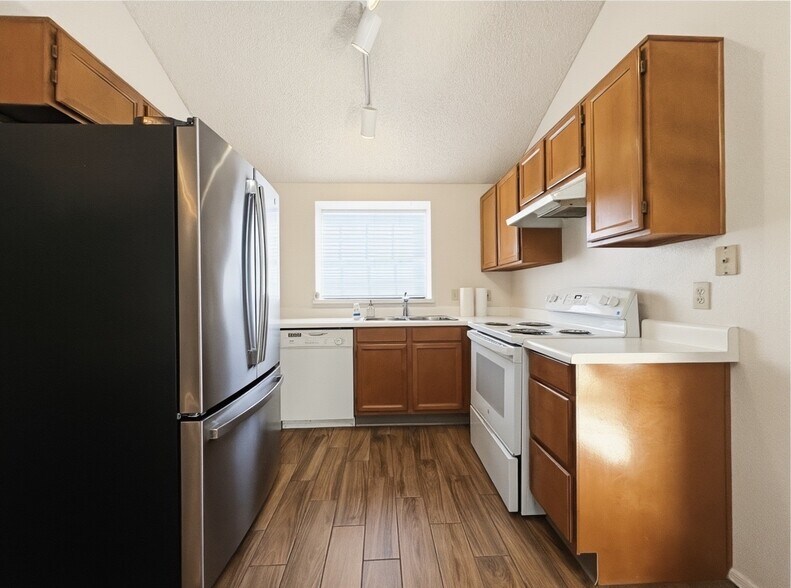 Building Photo - 921 W University Dr