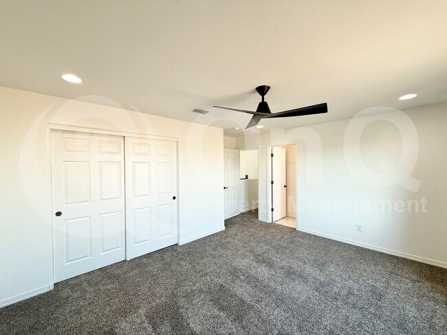 Building Photo - 9030 S 67th Dr