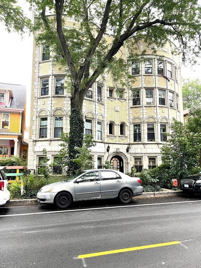 Primary Photo - 1527 W Pratt Blvd