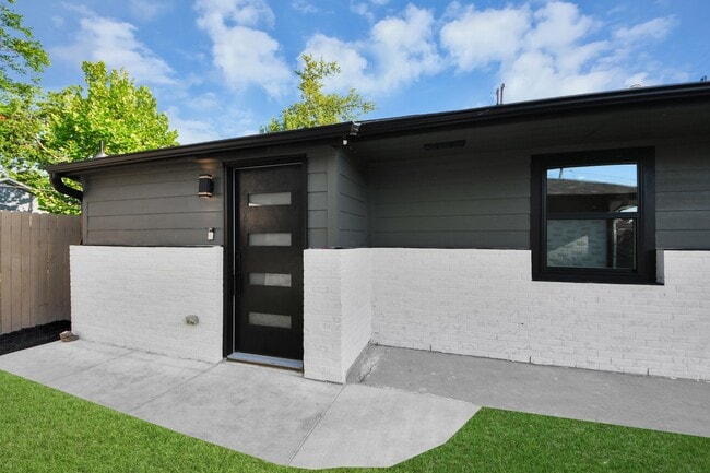 Building Photo - 6201 Batterson St