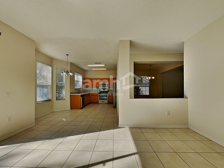 Building Photo - 607 Grand Canyon Dr