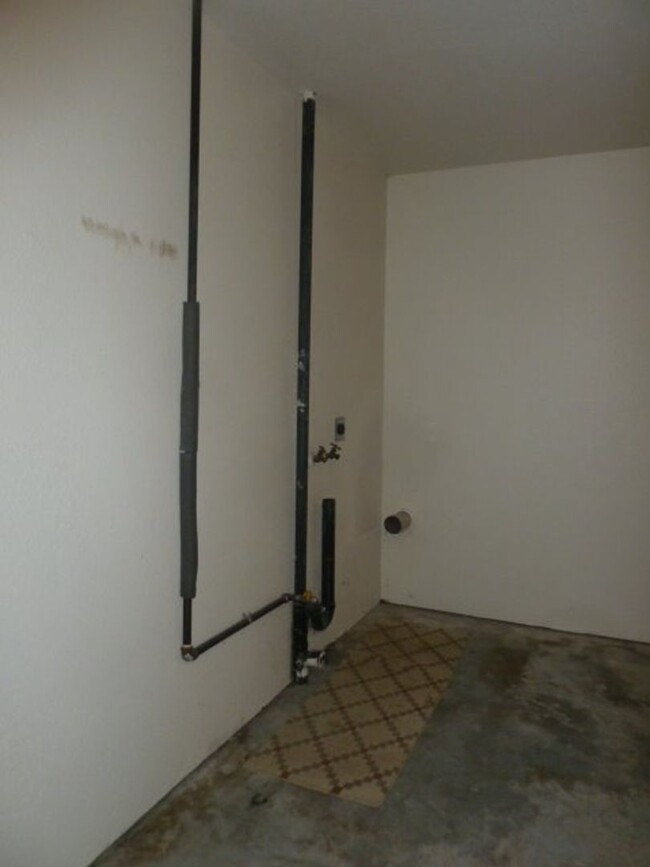 Building Photo - Single Level Home in McKinelyville- Dog Fr...