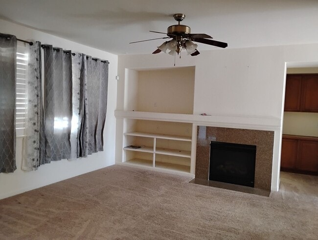 Building Photo - Spacious 6 Bedroom Home in North Merced - Solar Included!