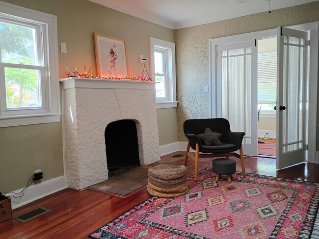Building Photo - Charming Mediterranean Bungalow in the Heart of Historic DeLand