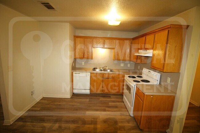 Building Photo - 3700 Ys Pak Ct