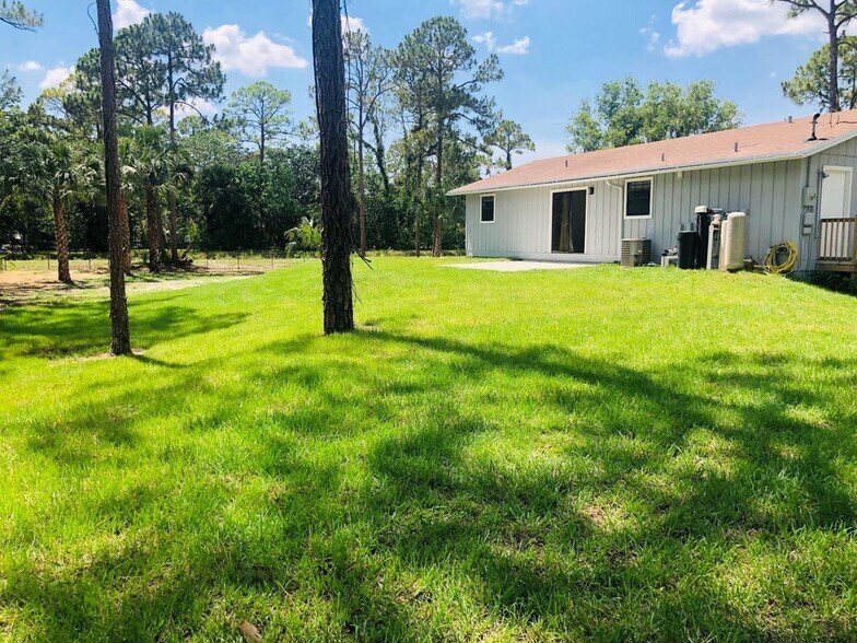 Building Photo - 13618 51st Pl N