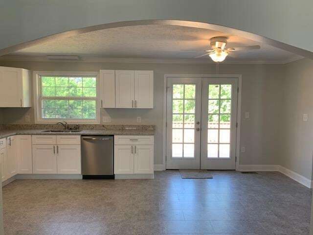 Building Photo - 1420 Central Dr