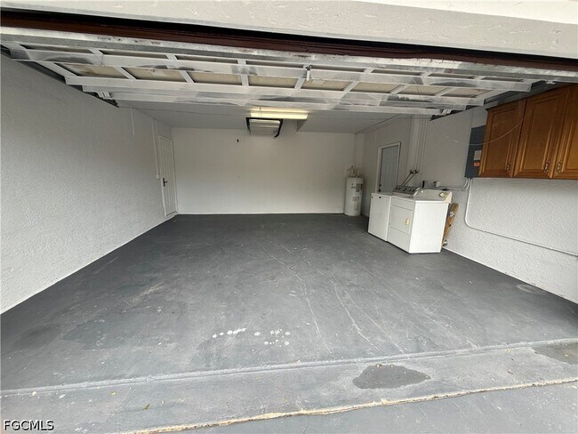 Building Photo - 1371 14th Ave NE