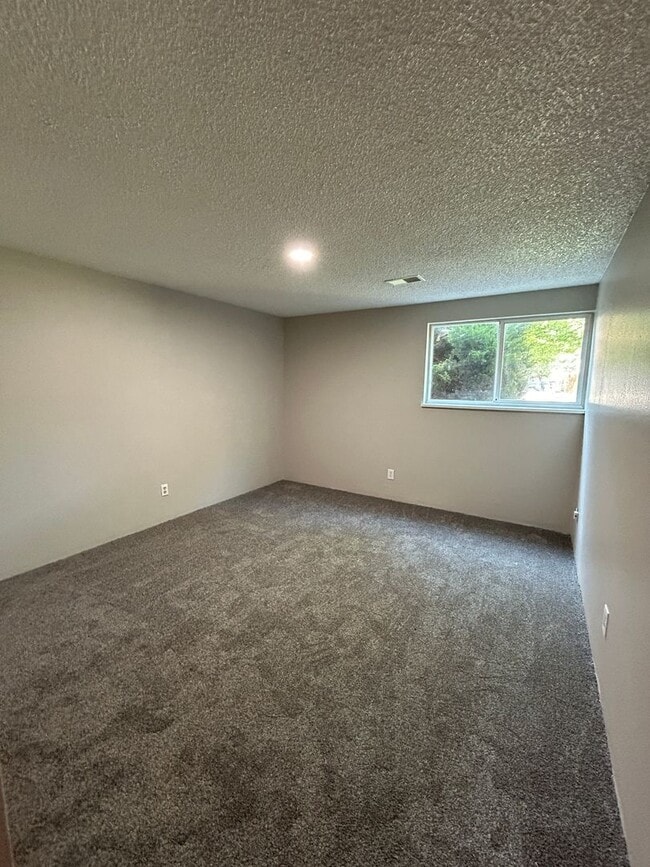 Building Photo - 1608 Cottonwood Dr