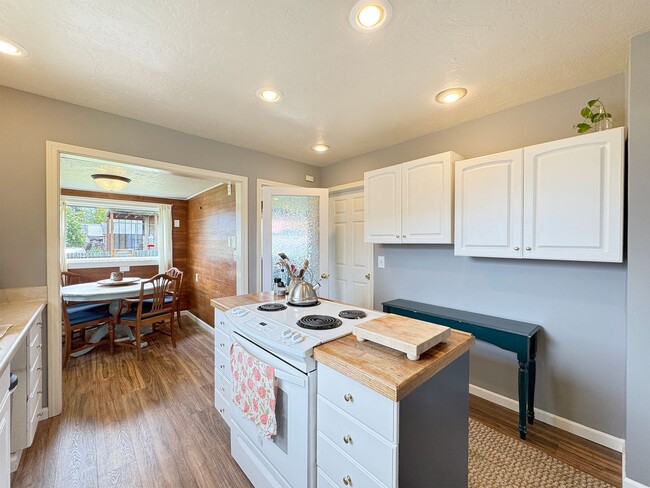 Building Photo - Charming Home for Lease