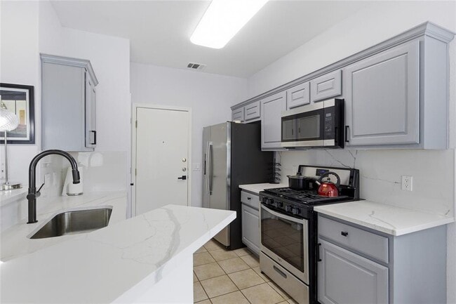 Building Photo - 7510 Lazy Creek Dr