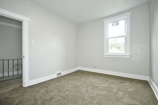 Building Photo - Bright 2-Bedroom Home in Rankin - Section ...
